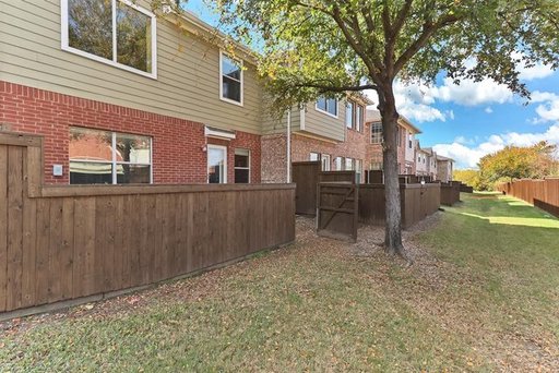 18-4645 Penelope Ln-18.jpg