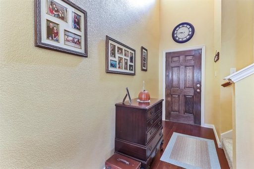 04-4645 Penelope Ln-4.jpg